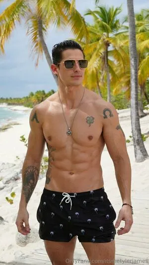 Itsmetylerjames OnlyFans Leaked Free Thumbnail Picture - #72F2NAAGsm