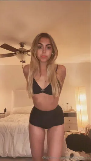 Ittybittybabiee OnlyFans Leaked Free Thumbnail Picture - #UzeynemCZj