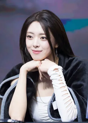 Itzy All In Us OnlyFans Leaked Free Thumbnail Picture - #1SbNImCAcb