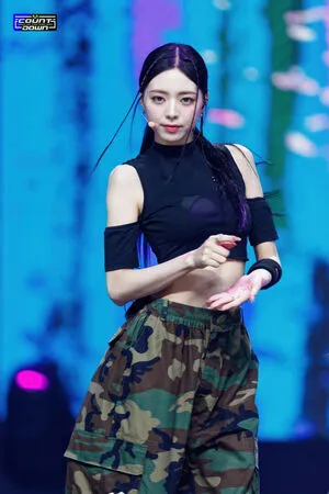 Itzy All In Us OnlyFans Leaked Free Thumbnail Picture - #2F1mDPrbWU