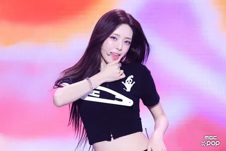 Itzy All In Us OnlyFans Leaked Free Thumbnail Picture - #2iMpg2R3fv
