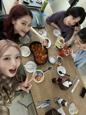 Itzy All In Us OnlyFans Leaked Free Thumbnail Picture - #83yA0BwJ3J