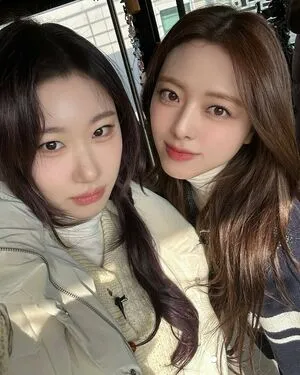 Itzy All In Us OnlyFans Leaked Free Thumbnail Picture - #8w1JlyklA4