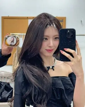 Itzy All In Us OnlyFans Leaked Free Thumbnail Picture - #9FPSddX5jV
