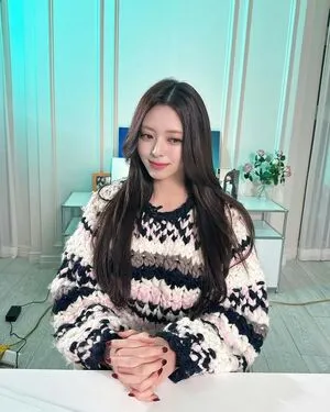 Itzy All In Us OnlyFans Leaked Free Thumbnail Picture - #9Uf4XILkr3