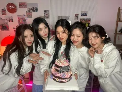 Itzy All In Us OnlyFans Leaked Free Thumbnail Picture - #DGYMVyC2Yf