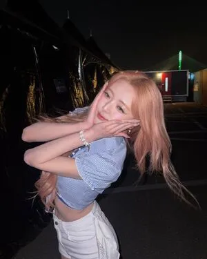 Itzy All In Us OnlyFans Leaked Free Thumbnail Picture - #DUOYSBFOu1
