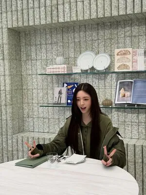 Itzy All In Us OnlyFans Leaked Free Thumbnail Picture - #HJ37ms5c96