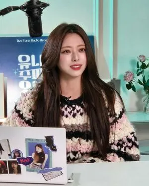 Itzy All In Us OnlyFans Leaked Free Thumbnail Picture - #IaaA8AdVR8