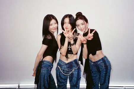 Itzy All In Us OnlyFans Leaked Free Thumbnail Picture - #Id646dsXJk