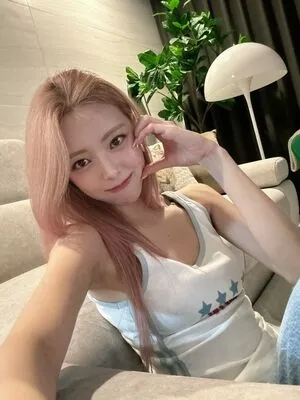 Itzy All In Us OnlyFans Leaked Free Thumbnail Picture - #KURTDdm6Gt