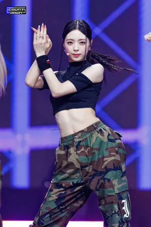 Itzy All In Us OnlyFans Leaked Free Thumbnail Picture - #PHXI6Gip9q