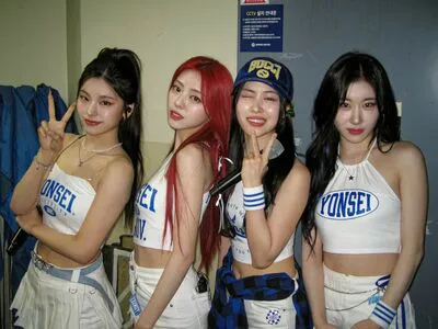 Itzy All In Us OnlyFans Leaked Free Thumbnail Picture - #SJX8r35lGm