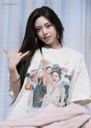 Itzy All In Us OnlyFans Leaked Free Thumbnail Picture - #TMxvm0G2NX