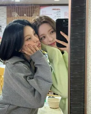 Itzy All In Us OnlyFans Leaked Free Thumbnail Picture - #iMww22yBB3