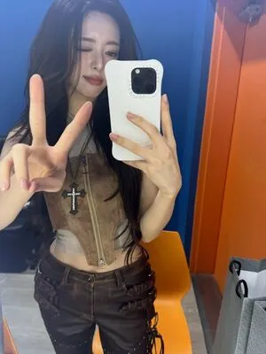 Itzy All In Us OnlyFans Leaked Free Thumbnail Picture - #n8pG4QKlCa