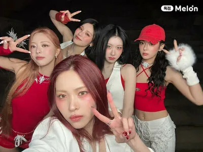 Itzy All In Us OnlyFans Leaked Free Thumbnail Picture - #oXn4305iKe