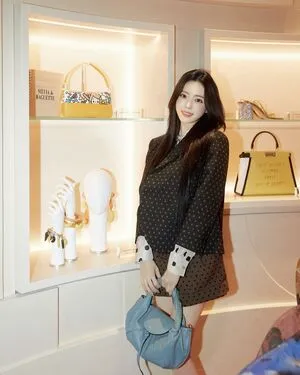 Itzy All In Us OnlyFans Leaked Free Thumbnail Picture - #qtm4VcfYs7