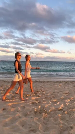 Iza And Elle OnlyFans Leaked Free Thumbnail Picture - #8Ieq6Z90PB