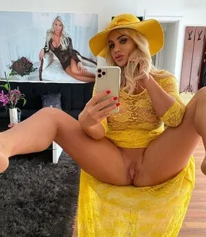 Izabella Mandity Timea OnlyFans Leaked Free Thumbnail Picture - #A9tSo0JEe7