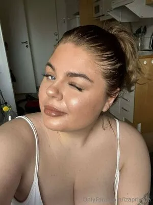 Izaprivata OnlyFans Leaked Free Thumbnail Picture - #8xTma7AD9N