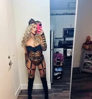 Izzi Dame OnlyFans Leaked Free Thumbnail Picture - #M4IfjzXXvV