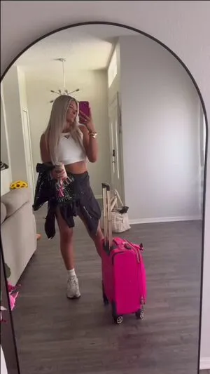 Izzi Dame OnlyFans Leaked Free Thumbnail Picture - #tWeTws1tMd