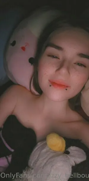 Izzy Hellbourne OnlyFans Leaked Free Thumbnail Picture - #IXpWiCif7k