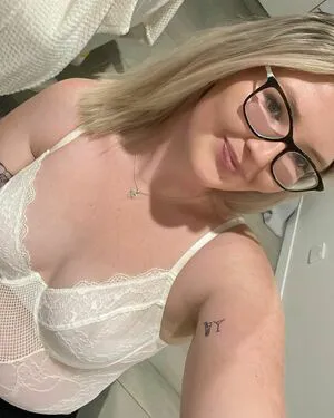 Izzzzzy R OnlyFans Leaked Free Thumbnail Picture - #m76xtvnKkL