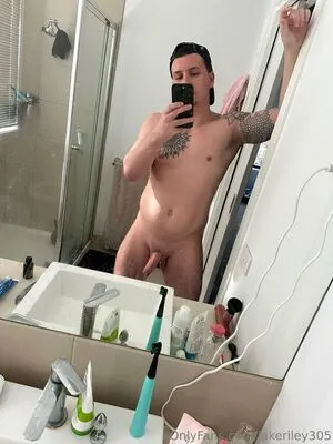 Jakeriley305 OnlyFans Leaked Free Thumbnail Picture - #3g6I0gK2bK