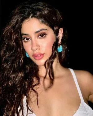 Janhvi Kapoor OnlyFans Leaked Free Thumbnail Picture - #ES6zbioWZn