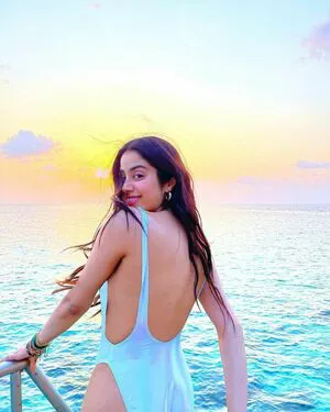 Janhvi Kapoor OnlyFans Leaked Free Thumbnail Picture - #TmaUhpFLTO