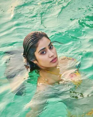 Janhvi Kapoor OnlyFans Leaked Free Thumbnail Picture - #bjRuToe8LN