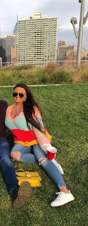 Jenn M OnlyFans Leaked Free Thumbnail Picture - #SGQnbGMsAA