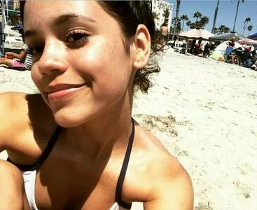 Jenna Ortega OnlyFans Leaked Free Thumbnail Picture - #SwimfWNpqG