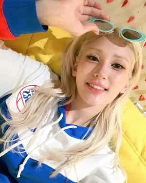 Jeon Somi OnlyFans Leaked Free Thumbnail Picture - #O2u51f4AOy