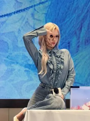 Jeon Somi OnlyFans Leaked Free Thumbnail Picture - #qEkE11fyk5