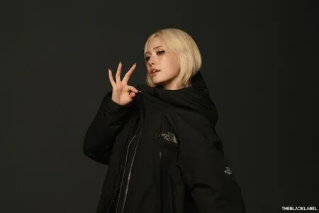 Jeon Somi OnlyFans Leaked Free Thumbnail Picture - #vvrynFEU1V