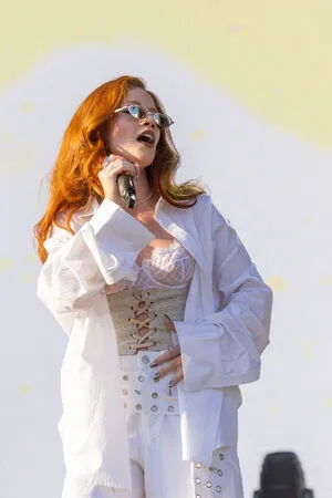 Jess Glynne OnlyFans Leaked Free Thumbnail Picture - #GkjY05No10