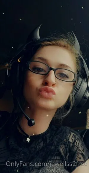 Jewellss2free OnlyFans Leaked Free Thumbnail Picture - #67juyyJ3A9