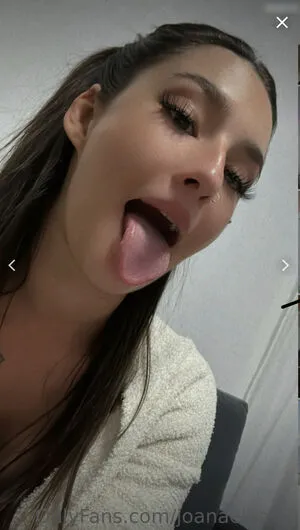 Joanaelaa OnlyFans Leaked Free Thumbnail Picture - #4rd3rMIzin