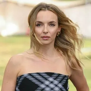 Jodie Comer OnlyFans Leaked Free Thumbnail Picture - #cdgzYMbAAM
