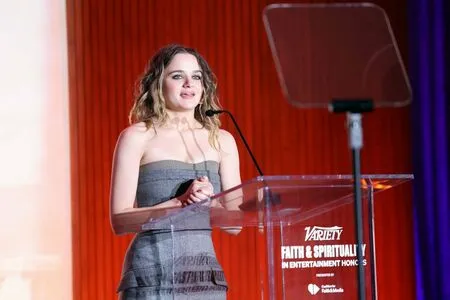 Joey King OnlyFans Leaked Free Thumbnail Picture - #peJPvzysuw