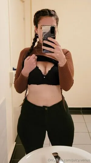 Juicyvenus OnlyFans Leaked Free Thumbnail Picture - #n2ACAGFoC9