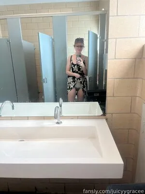 Juicyygracee OnlyFans Leaked Free Thumbnail Picture - #fsdSJAT7kU