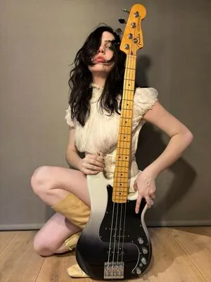 Julia Cumming Sunflower Bean Singer Bassist OnlyFans Leaked Free Thumbnail Picture - #nsQA22jxyD