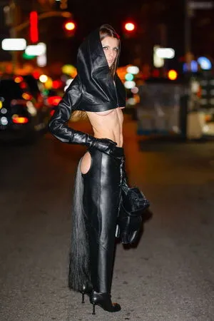 Julia Fox OnlyFans Leaked Free Thumbnail Picture - #AdrDZJOWFA