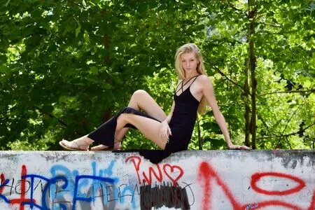 Julia Fox OnlyFans Leaked Free Thumbnail Picture - #V2n6F36Yjo