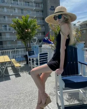 Julia Fox OnlyFans Leaked Free Thumbnail Picture - #aSVQ202xnK