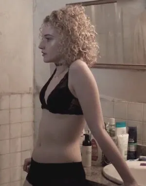Julia Garner OnlyFans Leaked Free Thumbnail Picture - #1c3NejypnQ